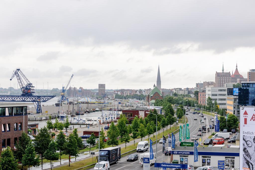 Ibis Rostock Am Stadthafen Exteriör bild